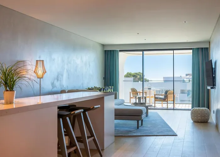 Two-Bedroom Queen Suite