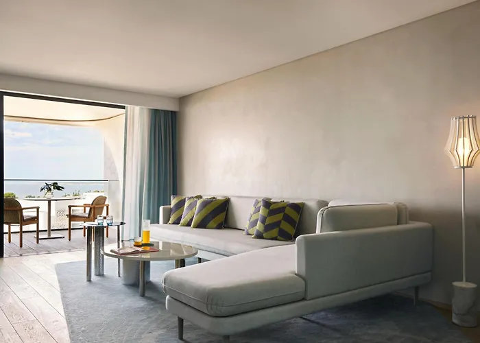 Two-Bedroom Queen Suite