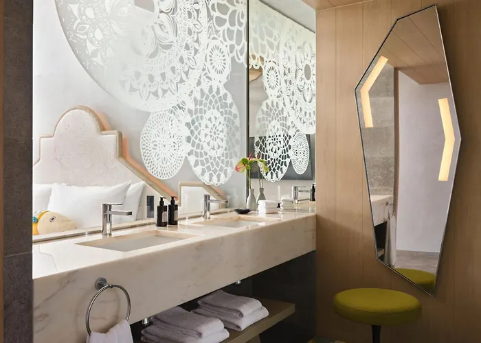 One-Bedroom King Suite